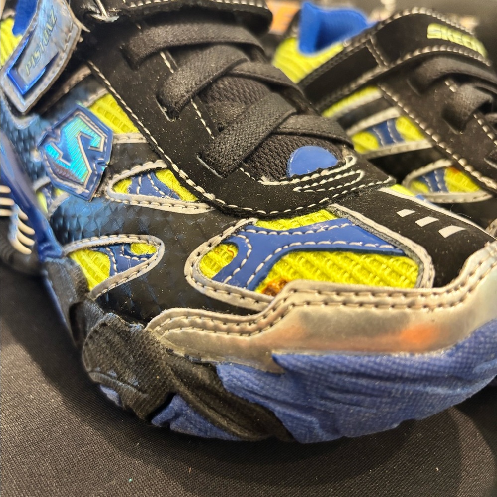 Skechers Mega Flex Black/Blue/Lime Pistonz boys sneakers (discolored glue marks) - Picture 4 of 7